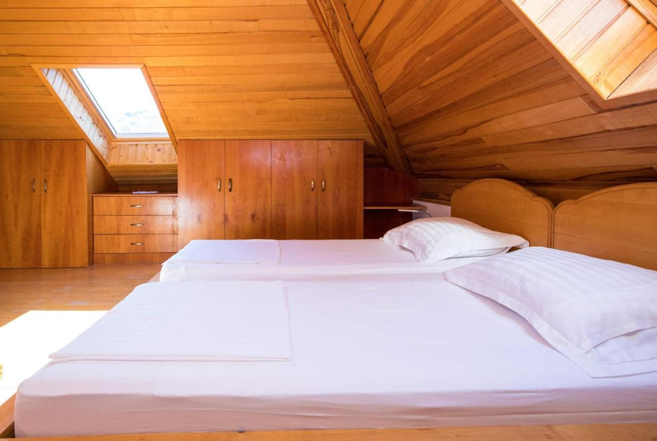 Guest House J&J Zaton  Esterno foto
